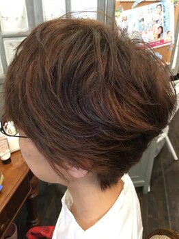 【11月リニューアルOPEN】白髪染めでもおしゃれに。明るく染まるグレイカラー「カット＋白髪染め6570円」