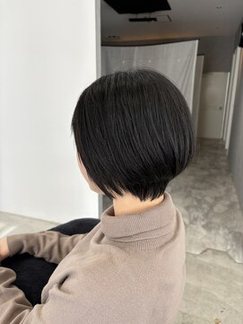 テラス トヨタ(Telasu Toyota) 黒髪でも軽く見えて丸みが可愛いマッシュショートボブ