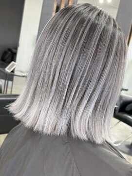 ウィリーベル 沖縄(WILLIE BELLE) 切りっぱなしボブ/外ハネボブ/シルバーアッシュ/バレイヤージュ