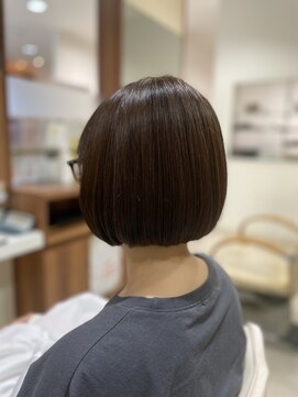 デフィ アオヤマ(defi AOYAMA) 切りっぱなしボブ × 艶ブラウン