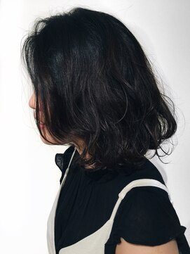 リアン(Lian) 黒髪ボブパーマスタイル