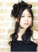 誰にでも似合う大人盛りハーフアップ。
