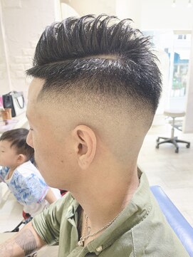 ウーロス(uros.) フェードカット