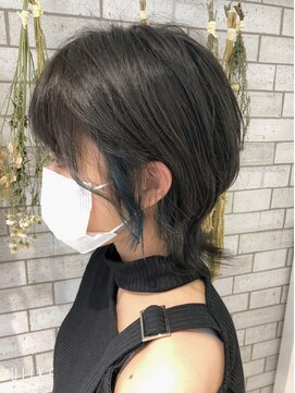 ゼルレーヴ(ZELE reve) 個性派ウルフカット×イヤリングカラー