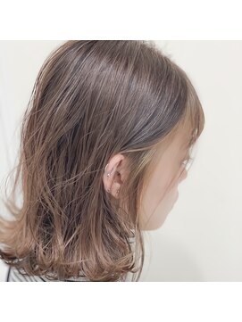 セブン(SEVEN.) イヤリングカラーベージュブラウンハッシュカットフルバング