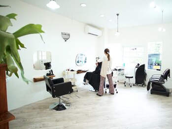 フワットンヘアメイク(FOUATONS HAIR MAKE)の写真/大型店が苦手な方にもおすすめ◎お店に行くのが楽しみになる、丁寧で優しい対応とカウンセリングが人気♪