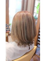 サロン ド ビューティー ラ デュース&nbsp;細めのハイライト　ミディアムヘアー