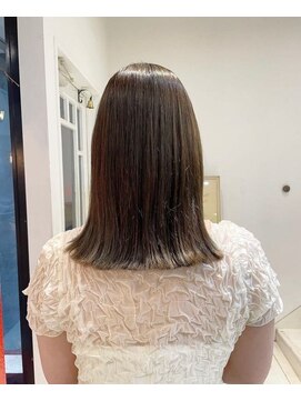 テンバイシオミエイチ(10 by shiomi H) 艶カラー×切りっぱなしミディアム