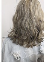 フルショウ 栄店(FURUSHO)&nbsp;透明感プラチナベージュ 細めハイライト ホワイトブロンド