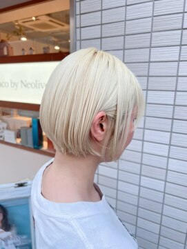 アコバイネオリーブ(aco by Neolive) ショートボブ×抜きっぱなしブロンド
