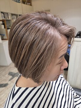 フュゼ(fusee) 白髪ぼかしのグラデーションボブ