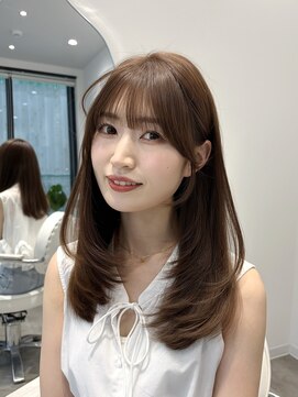 ラクシア(LucxiA) 上品な抜け感ミディアムレイヤー 愛され顔まわりデザイン
