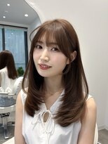 ラクシア(LucxiA) 上品な抜け感ミディアムレイヤー 愛され顔まわりデザイン