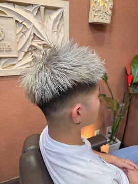 ヘアリゾート リビラ(Hair Resort Revilla) ダブルカラー　ホワイトシルバー