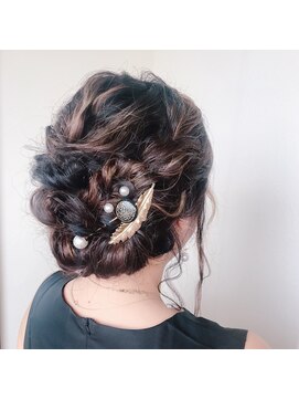 ヘア ミーツ ドレス プレローマ(HAIR meets dress pleroma) ギブソンタック