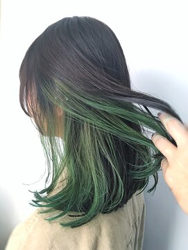 コピーヌ 高田馬場店(Copine) こなれ感ある個性派髪色☆インナーグリーン×オリーブアッシュ☆