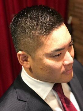 リバティシェアバーバー 銀座(LIBERTY SHARE BARBER) フェードカット/サイドグラデーション/シルバーカラー<理容室>