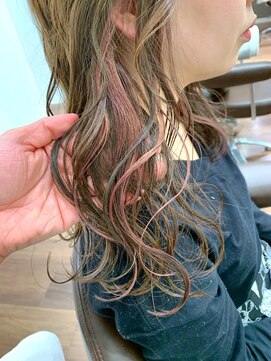 ノーブル ループ(Noble loop) カーキグレージュ×桜色インナーカラー