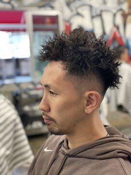 チルチェア 渋谷店(CHILL CHAIR) ソフトアフロ(ツイストスパイラル)  <渋谷><理容室><バーバー>