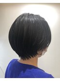 丸み低めハンサムショート