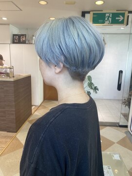 レクタ(recta) 大人30代40代白髪ぼかしアイスブルーシルバーショート