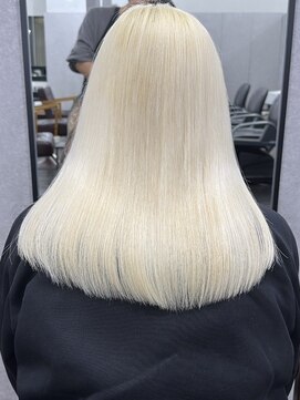 イリ 心斎橋(ili) ハイライトカラーミルクティーベージュレイヤーカット