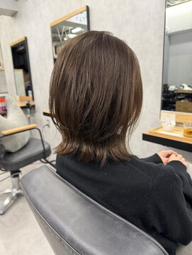 クラン 岡本(Chlan) 外ハネレイヤーボブ　オリーブベージュ