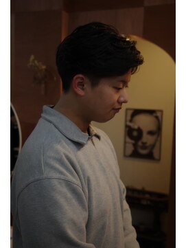 エディ(Edy) メンズセンターパートニュアンスパーマ刈り上げ眉毛カット岡山