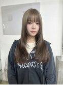 オリーブ系の透明感カラーに顔まわりレイヤー