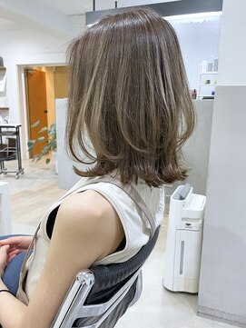 オウル(Owll) 【Owll】大人カワイイ外ハネワンカール　透明感カラー