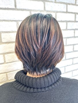 アッシュ 十日市場店(Ash) 大人の軽めショートボブ