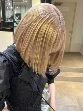 ベレーザ 渋谷(BELEZA) 5059シルキーベージュタンバルモリボブ艶髪韓国ハイトーンカラー