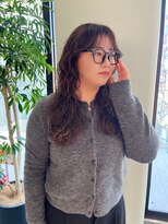 ホロ(hollo)&nbsp;ロングレイヤーカットくるくるパーマ外国人風パーマ　黒髪パーマ