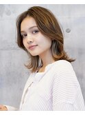 30代40代くびれレイヤーミディアムヘアイヤリングカラー