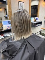 サニー 渋谷(SUNNY)&nbsp;バレイヤージュ、ハイライト、レイヤーロング、グレーベージュ