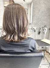 エン(en)&nbsp;オリーブグレージュ