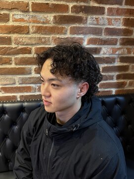 ミリオンバックス 神田店(Million Bucks) カーリーマレット[神田/眉毛/フェード]