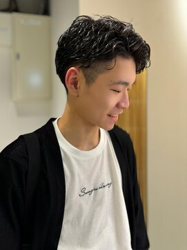 ムーン バイ ケンジ(moon by KENJE) takumi/メンズパーマ/スパイラルパーマ/縦落ち