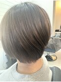 白髪ぼかし前下がりショートボブ
