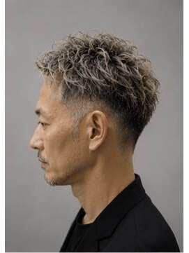 サロンドシロ(salon.de.SHILO) 白髪を活かすメンズブリーチ【麻布十番の理容室の大人ショート】