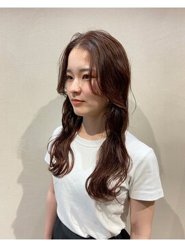 ヘアデザイン ソラ(Sola) 秋スタイル オレンジベージュ暗髪暖色系 センターパートロング
