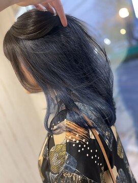 シュカブラ スパングル(Skovla Spangle) ミディアムヘア/インナーカラー/ブルーカラー