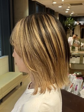 レイヤーボブ/おしゃれ女子ウルフヘア／顔周りレイヤー/ブリーチ