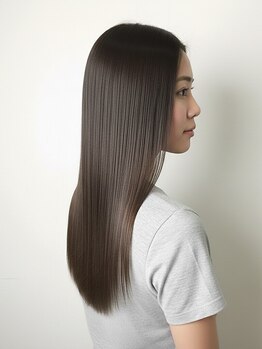 ブランシュ(Blanche)の写真/【極上の艶と手触り】シルクのような質感へ導く、上質な縮毛矯正