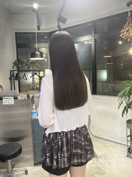 ロク 高田馬場(lok) 後ろ姿が映えるきれいな艶髪ストレート2【lok 高田馬場】