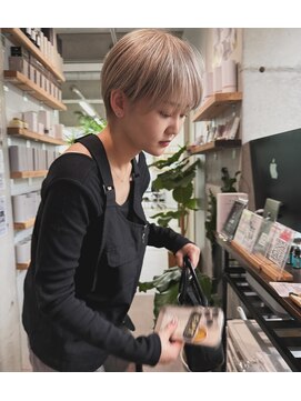 ウーフ(U-fu) ハイトーン 骨格似合わせ マッシュショート
