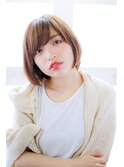 丸いフォルムのツヤ感ショートボブ