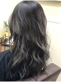 ブリーチハイライトのアッシュグレー