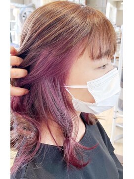 マニス(manis) 無造作セミロングゆる巻き シアーピンクインナーカラー