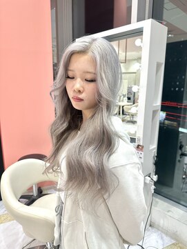 リー 梅田(Lee) ブリーチ2~3回/髪質改善カラー/ホワイトシルバー/ハイトーン